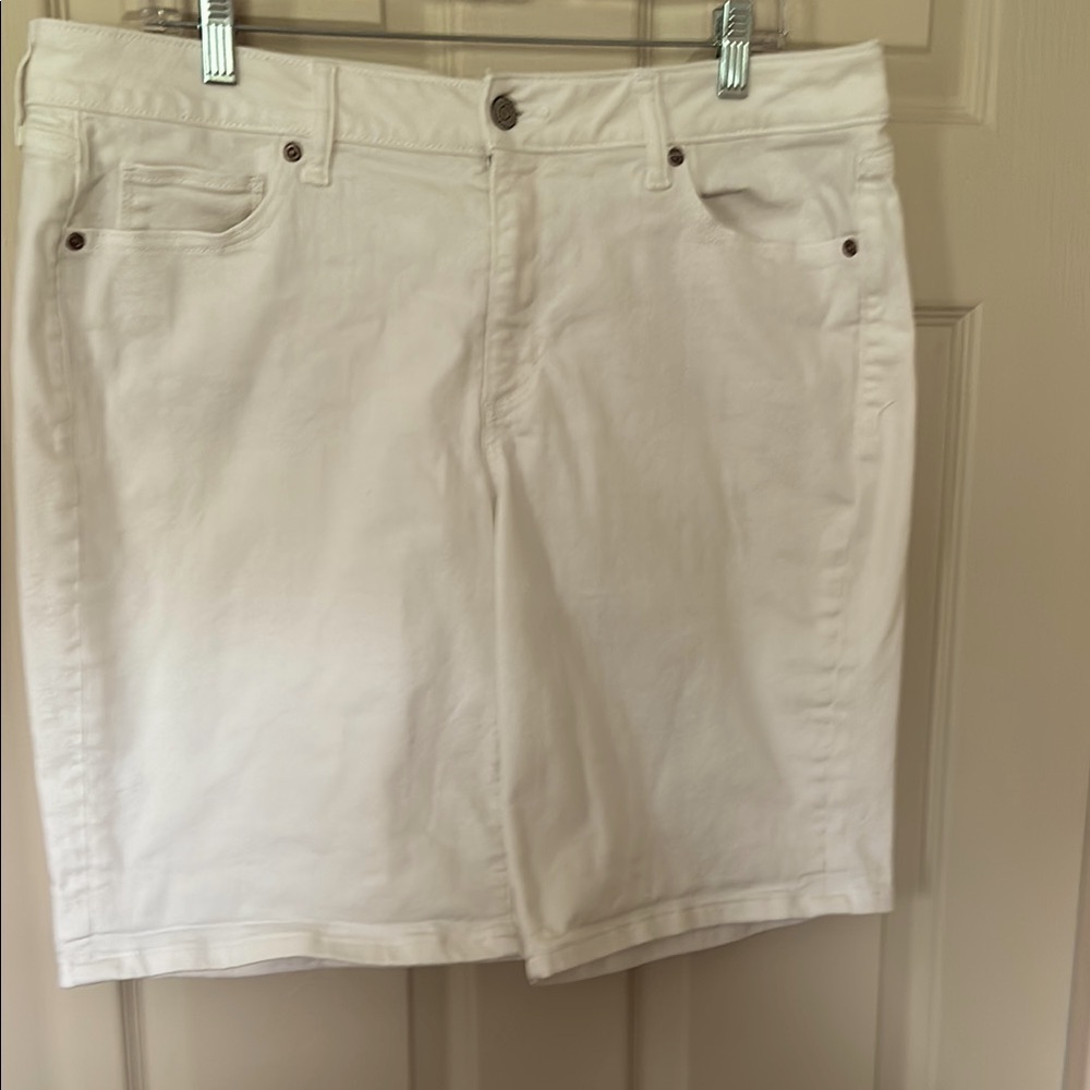 Sonoma Cream Bermuda Shorts